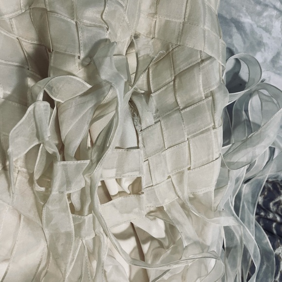 Vintage Style Wedding Dress by Réva Mivasagar - Picture 1 of 8